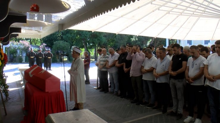 Direksiyonda kalp krizi geçiren taksiciden faciayı önleyen hamle