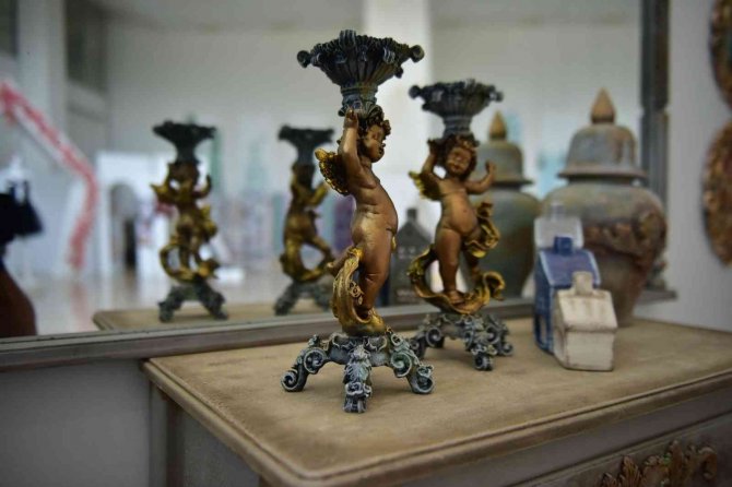 Eski eşyaları sanat eserine dönüştürdüler