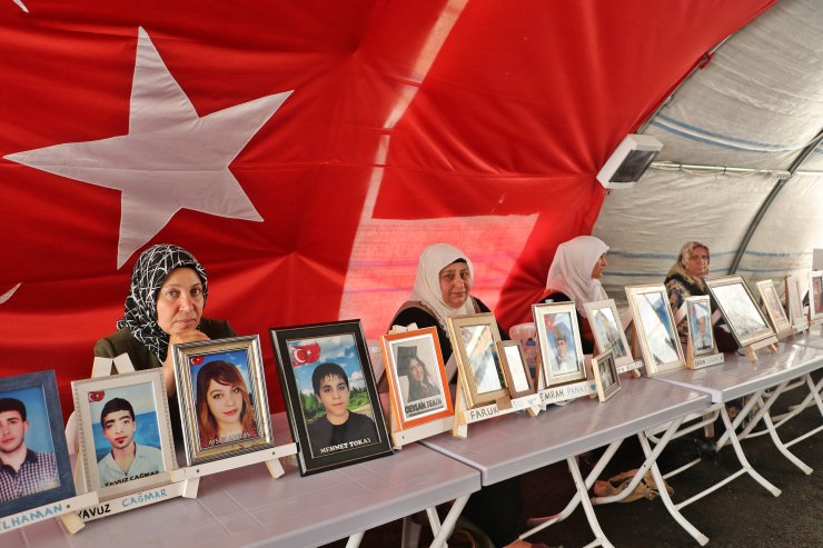 Evlat nöbetindeki anneden kızına: Kaç gel, teslim ol