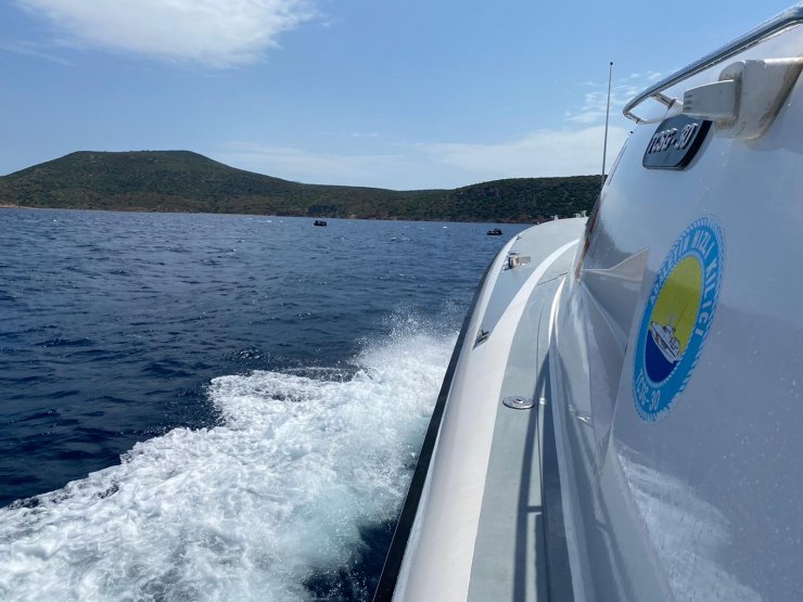 İzmir açıklarında Yunanistan'ın ittiği 154 kaçak göçmen kurtarıldı
