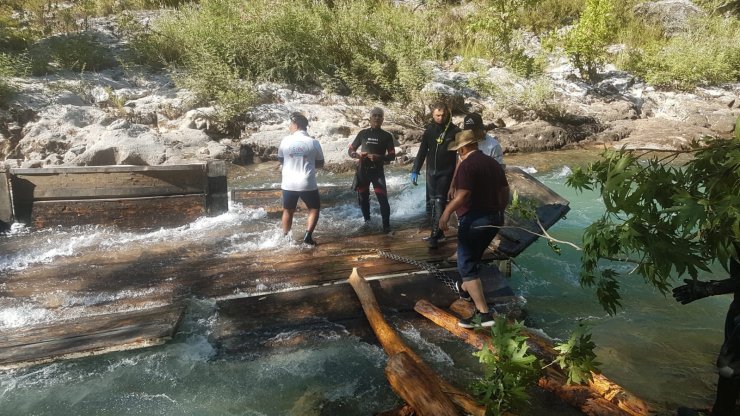 Kamyonun çaya devrildiği kazada kayboldu, 4 gün sonra cansız bedeni bulundu
