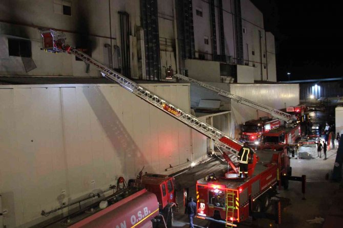 Karaman’da bisküvi fabrikasında yangın çıktı, 10 işçi dumandan etkilendi