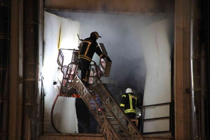 Karaman’da bisküvi fabrikasında yangın çıktı, 10 işçi dumandan etkilendi