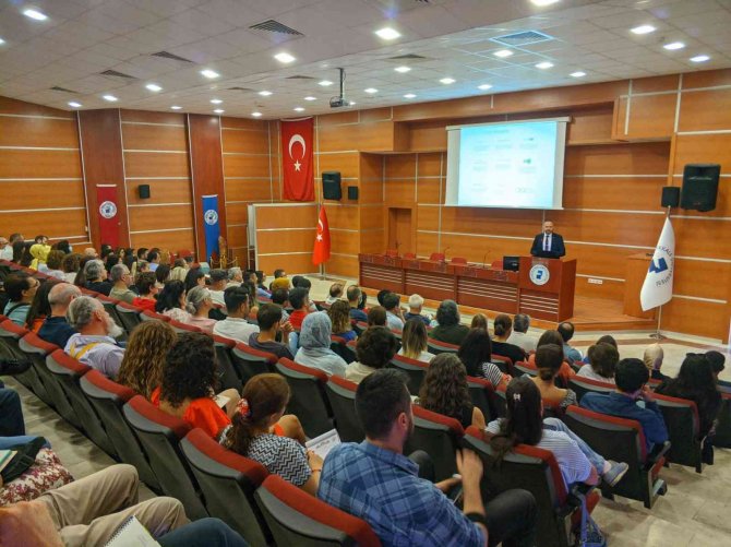 Pamukkale Üniversitesi kariyer planlama dersi hazırlık seminerine yoğun ilgi