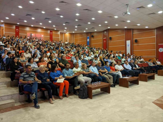 Pamukkale Üniversitesi kariyer planlama dersi hazırlık seminerine yoğun ilgi