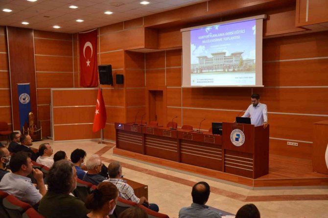 Pamukkale Üniversitesi kariyer planlama dersi hazırlık seminerine yoğun ilgi