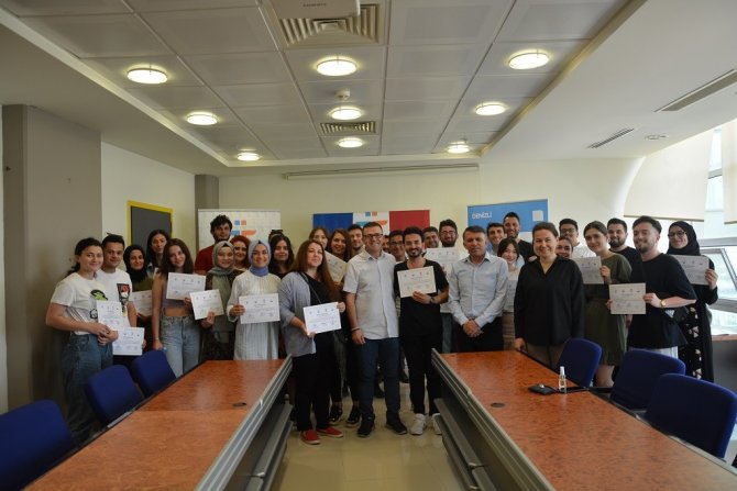 Pamukkale Üniversitesi kariyer planlama dersi hazırlık seminerine yoğun ilgi