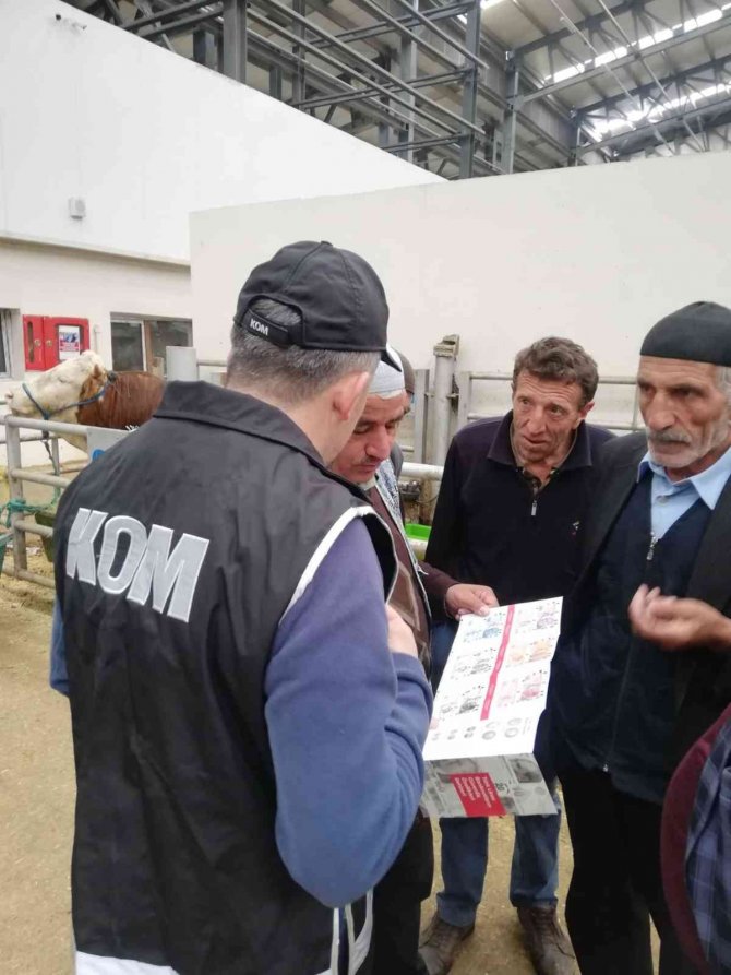 Polis kurban pazarında sahte para konusunda uyardı