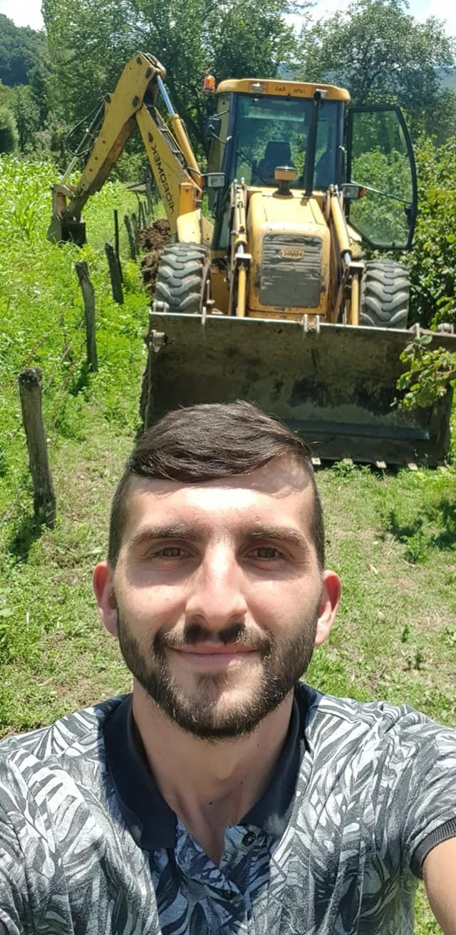 Sel sularına kapılan iş makinesi operatörünü bulmak için çalışma başlatıldı