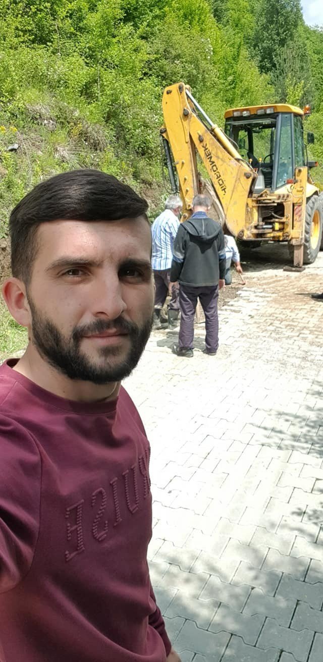 Sel sularına kapılan iş makinesi operatörünü bulmak için çalışma başlatıldı