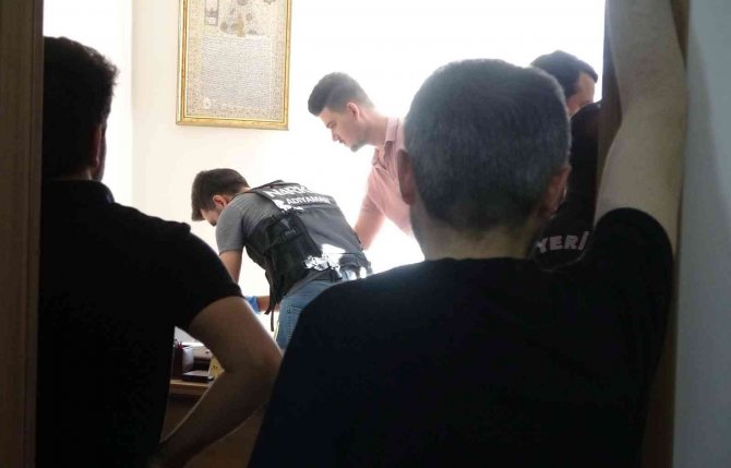 Uyuşturucuyla yakalanan avukat gözaltına alındı