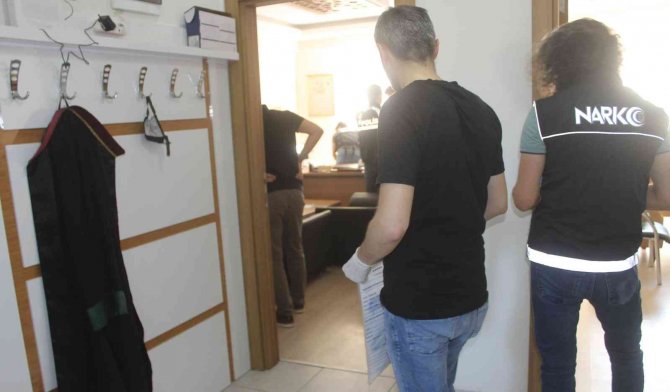 Uyuşturucuyla yakalanan avukat gözaltına alındı