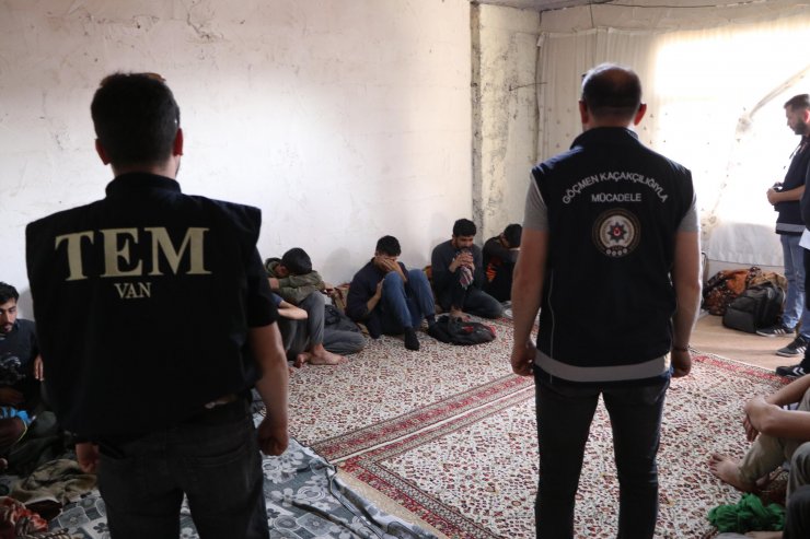 Van'da, Afganistanlı 20 kaçak göçmen yakalandı