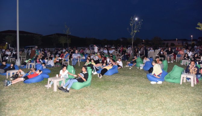 Yazlık sinemaya ilgi artıyor