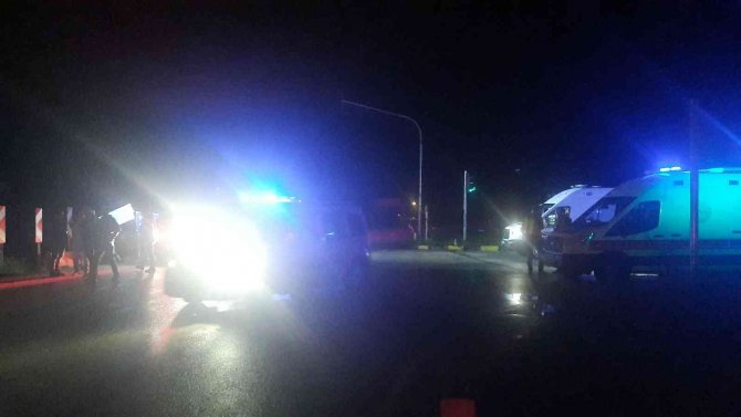 Yolcu otobüsü şarampole yuvarlandı: 1 ölü, 19 yaralı