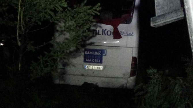 Yolcu otobüsü şarampole yuvarlandı: 1 ölü, 19 yaralı