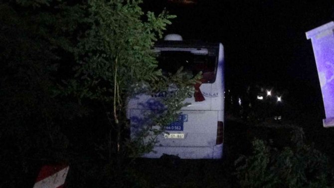 Yolcu otobüsü şarampole yuvarlandı: 1 ölü, 19 yaralı