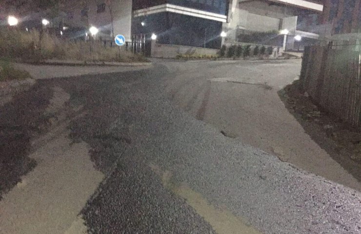 Esenyurt'ta kimyasal madde taşıyan tank devrildi, çevreyi yoğun koku sardı