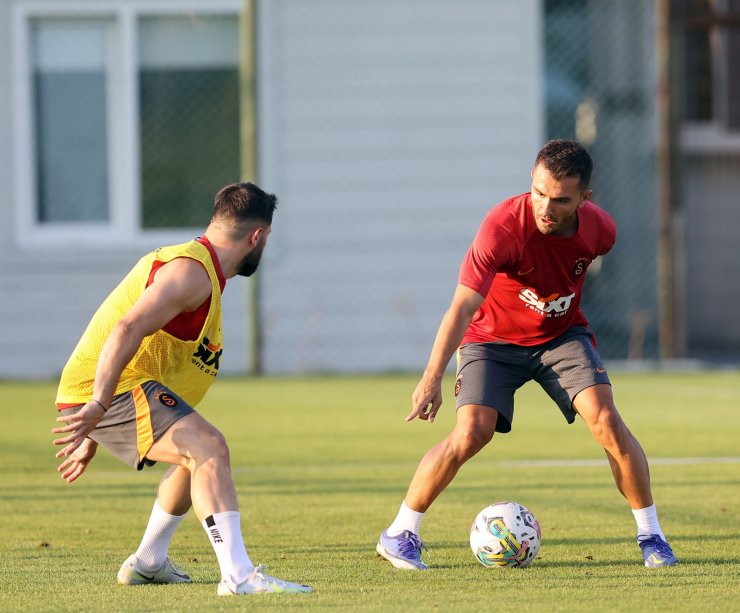 Galatasaray, çift antrenman ile hazırlıklarını sürdürdü