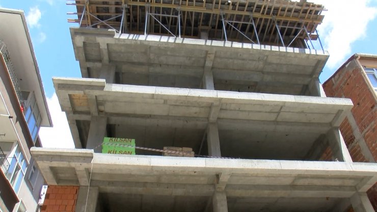 Güngören'de inşaattan düşen işçi öldü