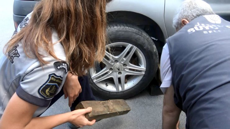 Güvenlikçinin dikkati yavru kediyi kurtardı