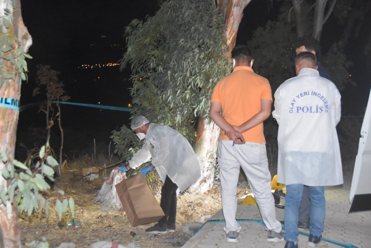 İçi toprak dolu çuvaldan erkek cesedi çıktı