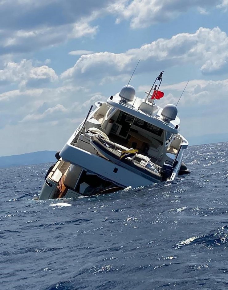 İzmir'de yan yatan lüx yattaki 10 kişi kurtarıldı