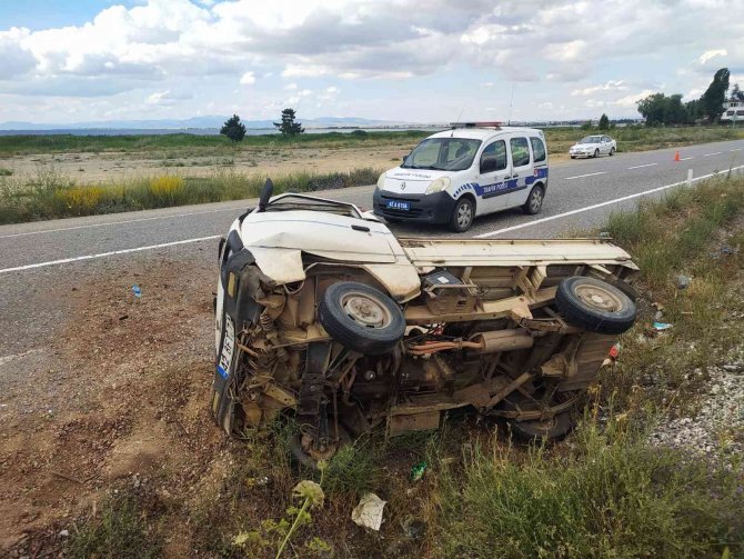 Konya'da kontrolden çıkan kamyonet devrildi