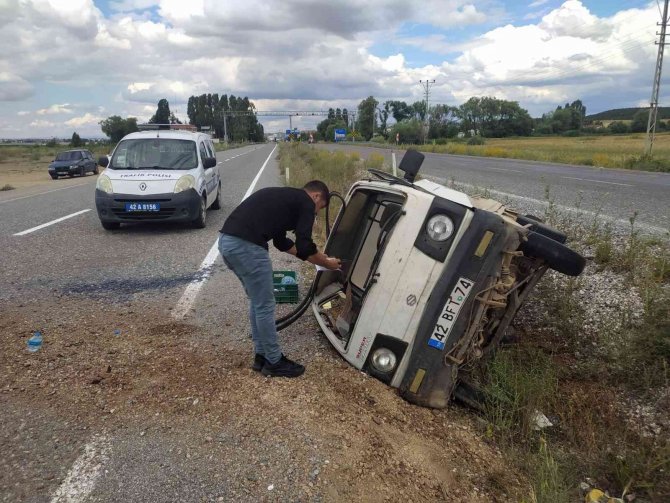 Konya'da kontrolden çıkan kamyonet devrildi
