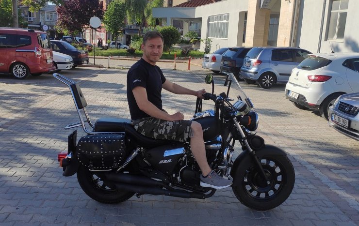 Motosikletiyle aydınlatma direğine çarpıp, öldü