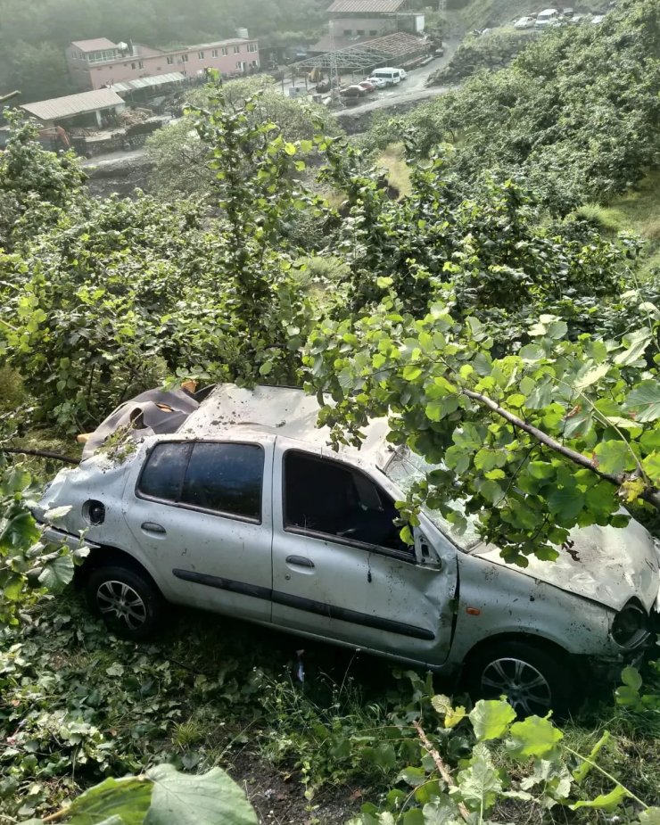Otomobil, bahçeye uçtu; maden işçisi öldü, mesai arkadaşı yaralı
