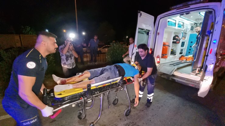 Otomobil işçi servisine çarptı: 1'i ağır 6 yaralı