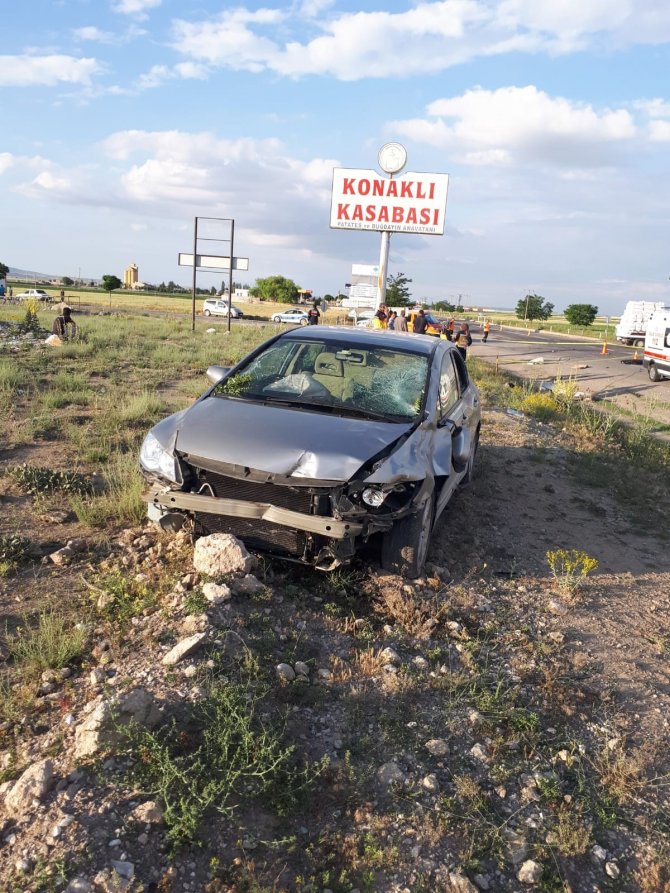 Otomobilin çarptığı motosiklet sürücüsü hayatını kaybetti