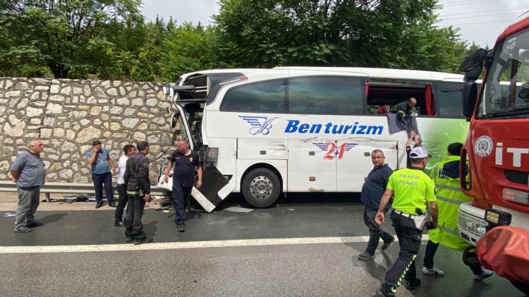 Otoyolda 7 araç çarpıştı: 5 yaralı