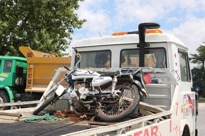 Polislerden kaçarken üzerindeki uyuşturucuyu attı