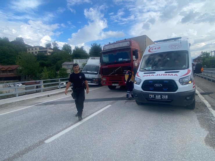 TIR'ın altında kalan elektrikli bisiklet sürücüsü öldü