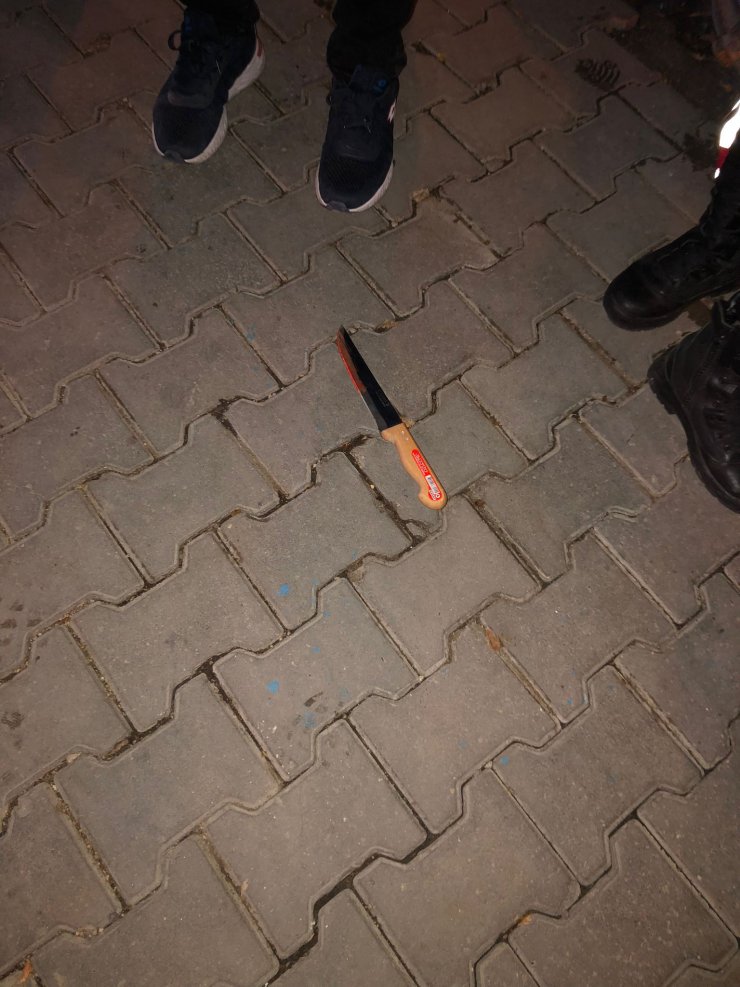 Bıçaklı 'kız' kavgası: 1 ağır yaralı