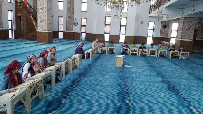 Camiler çocuk sesleriyle şenlendi