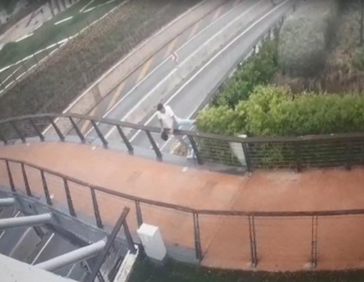 Çöp şiş yeme yarışmasını kazanamayınca parasız kalıp kapkaç yapmış