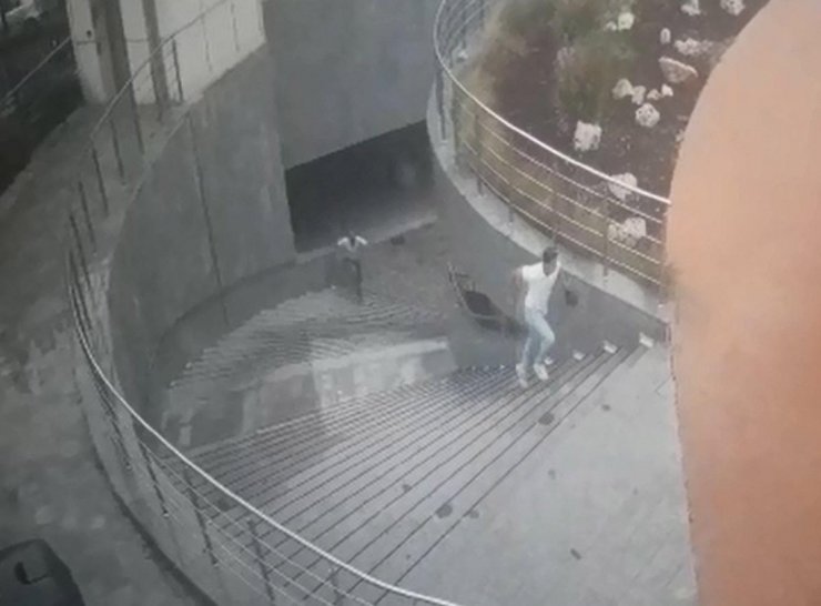 Çöp şiş yeme yarışmasını kazanamayınca parasız kalıp kapkaç yapmış