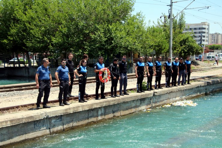 Dalgıç polis sulama kanalında yüzen genci uyardı
