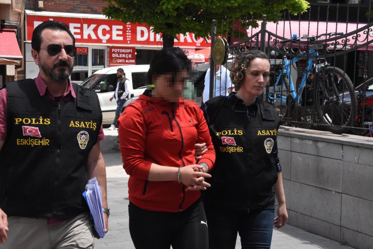 Dövülerek 3’üncü kat penceresinden atılan kuaför öldü