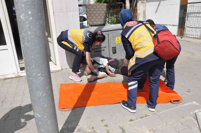 Kaldırım üzerinde baygın bulunan şahıs hastaneye kaldırıldı