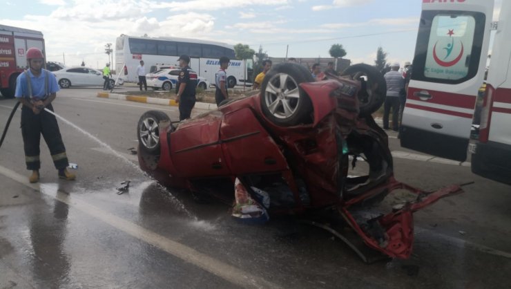 Karaman'da 2 otomobil çarpıştı: 4 yaralı