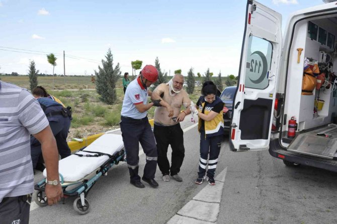 Karaman’da 2 otomobil çarpıştı: 4 yaralı