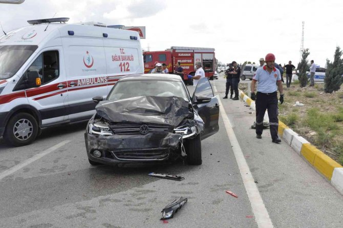 Karaman’da 2 otomobil çarpıştı: 4 yaralı