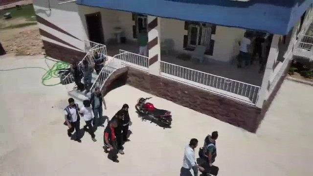 Kimlik bilgilerine ulaşıp, polis- savcı yalanıyla dolandırdılar