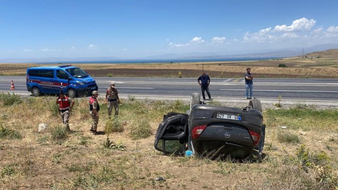 Otomobil takla attı: 3 yaralı