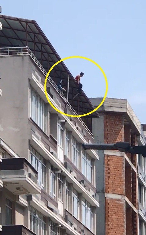 Polisin hamlesi kadını kurtardı