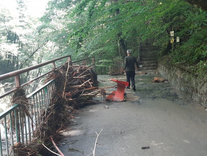 Sel suları turizm bölgelerini yıktı geçti